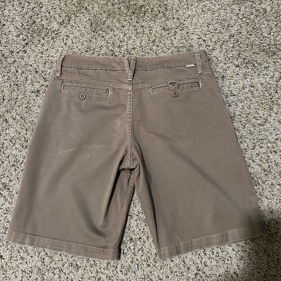 Levi’s Tab Twill Shorts - Picture 6 of 9